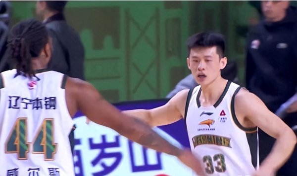 10倍配资可以找谁代注册 辽篮胜同曦，球迷并不满意，向杨鸣主教练提出了许多中肯的建议