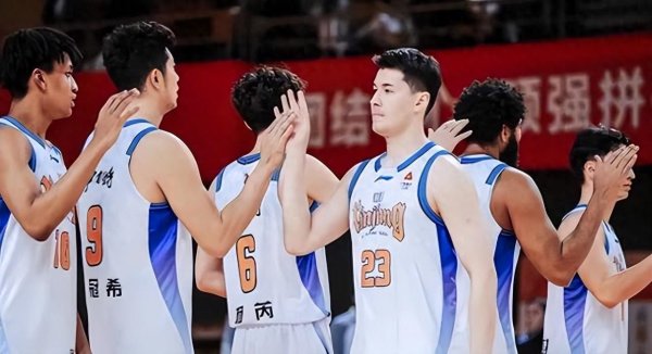 配资吧官网网站 不中偏要投！三分5中0，刘炜走后依然拉胯，疆蜜喷：打的像一坨屎